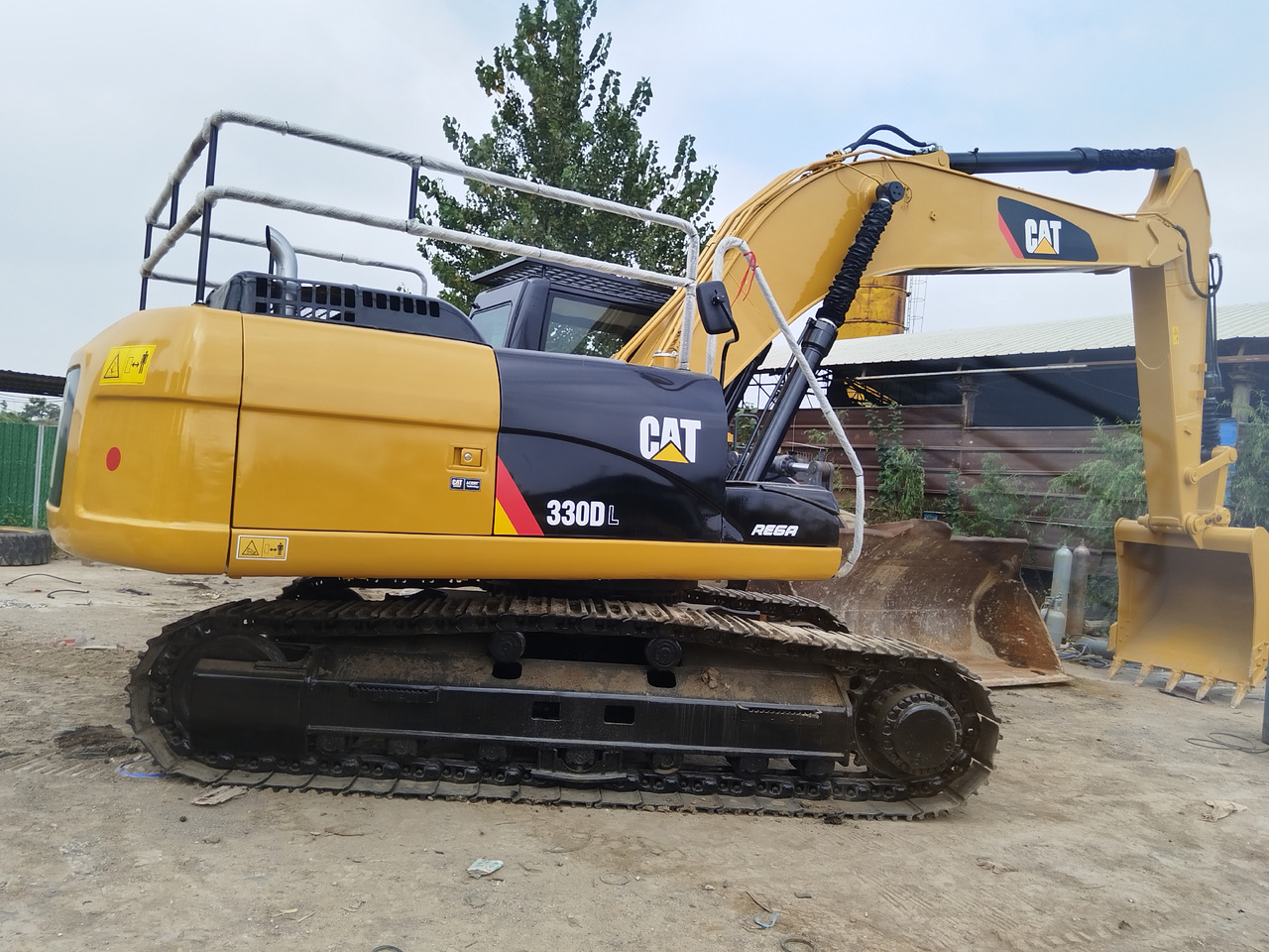 CATERPILLAR 330DL good condition 2024 30 ton excavator for sale - حفار زحاف: صورة 1 CATERPILLAR 330DL good condition 2024 30 ton excavator for sale - حفار زحاف: صورة 1