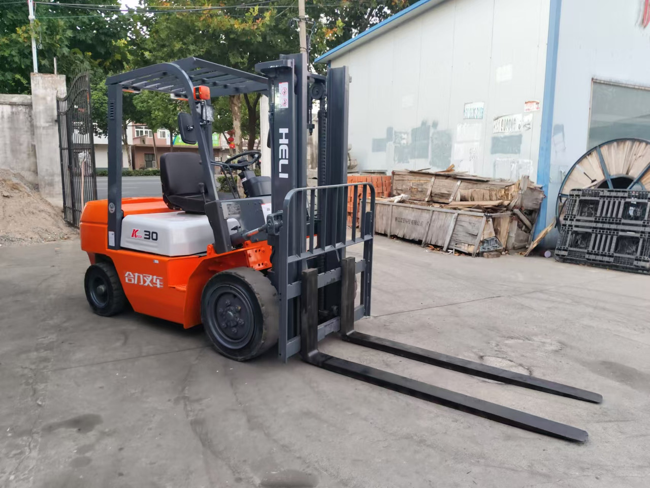 HELI k30 used diesel forklift Customizable mast clamps - رافعة شوكية ديزل: صورة 5 HELI k30 used diesel forklift Customizable mast clamps - رافعة شوكية ديزل: صورة 5