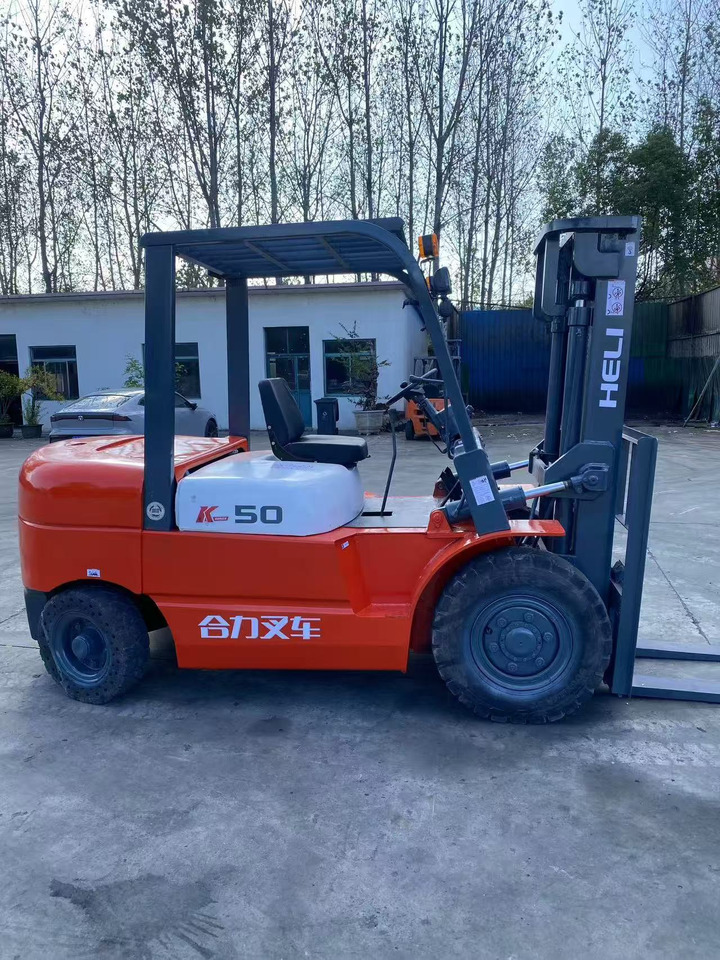 HELI k50 used diesel forklift Customizable mast clamps - رافعة شوكية ديزل: صورة 5 HELI k50 used diesel forklift Customizable mast clamps - رافعة شوكية ديزل: صورة 5