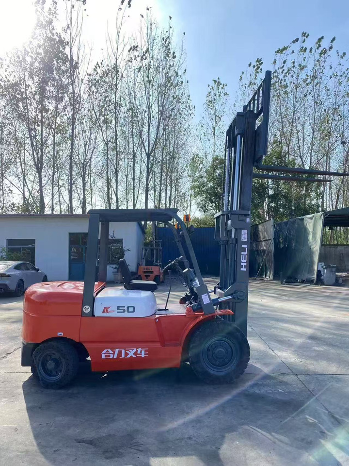 HELI k50 used diesel forklift Customizable mast clamps - رافعة شوكية ديزل: صورة 2 HELI k50 used diesel forklift Customizable mast clamps - رافعة شوكية ديزل: صورة 2
