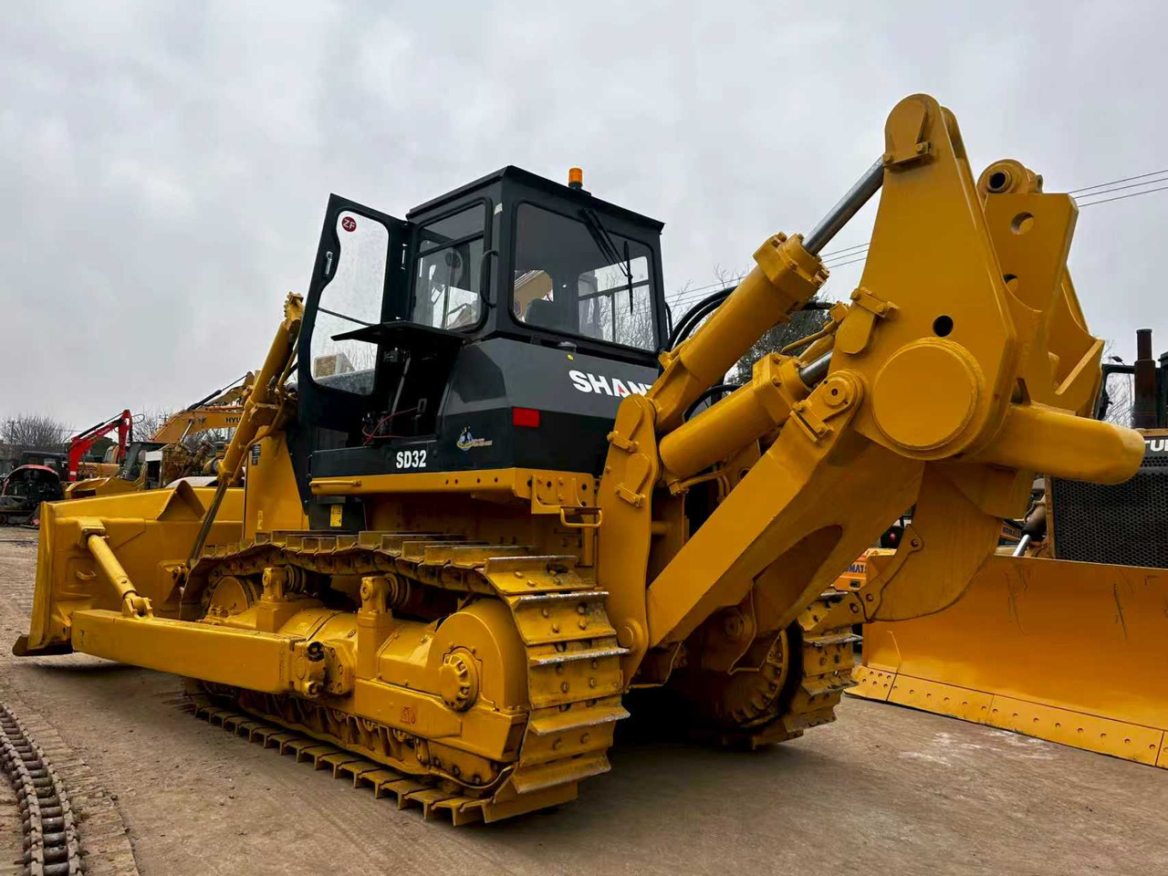 SHANTUI SD32 used bulldozer famous china brand for sale - جرافة: صورة 3 SHANTUI SD32 used bulldozer famous china brand for sale - جرافة: صورة 3