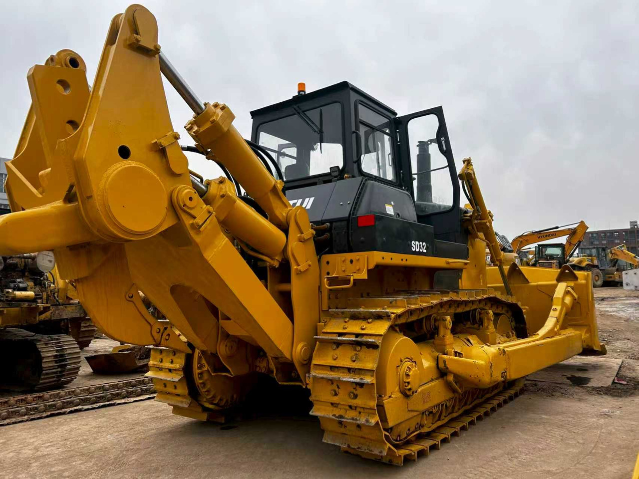 SHANTUI SD32 used bulldozer famous china brand for sale - جرافة: صورة 5 SHANTUI SD32 used bulldozer famous china brand for sale - جرافة: صورة 5