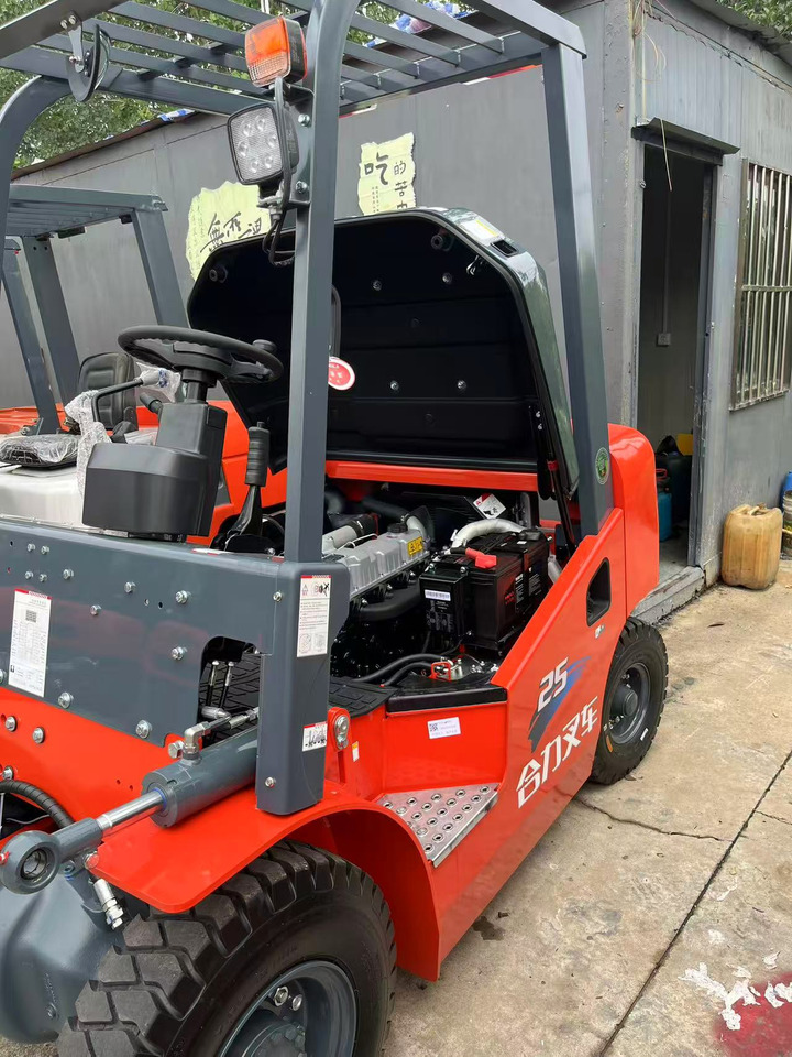 Heli brand new 2.5T diesel forklift(Clamp available) - رافعة شوكية ديزل: صورة 1 Heli brand new 2.5T diesel forklift(Clamp available) - رافعة شوكية ديزل: صورة 1