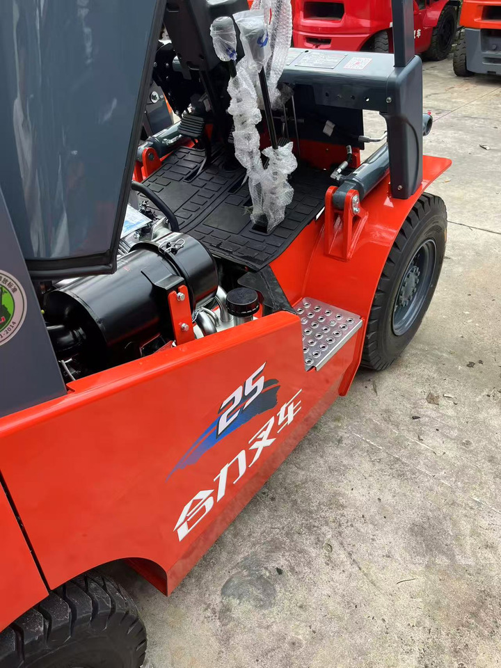 Heli brand new 2.5T diesel forklift famous China brand (Clamp available) - رافعة شوكية ديزل: صورة 2 Heli brand new 2.5T diesel forklift famous China brand (Clamp available) - رافعة شوكية ديزل: صورة 2