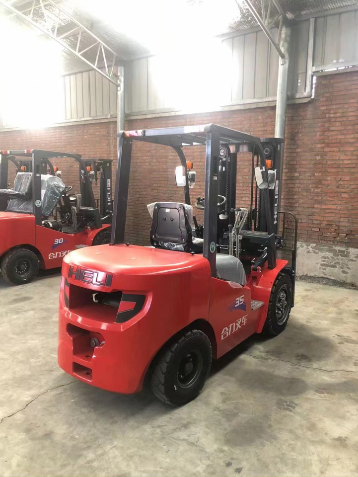 Heli brand new 3.5T diesel forklift(Clamp available) - رافعة شوكية ديزل: صورة 5 Heli brand new 3.5T diesel forklift(Clamp available) - رافعة شوكية ديزل: صورة 5