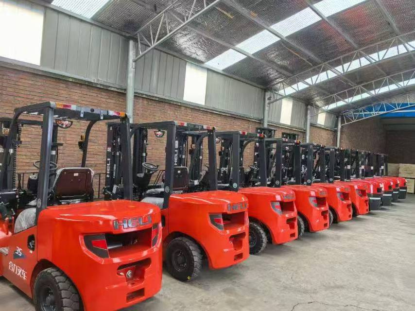 Heli brand new 3.5T diesel forklift(Clamp available) - رافعة شوكية ديزل: صورة 2 Heli brand new 3.5T diesel forklift(Clamp available) - رافعة شوكية ديزل: صورة 2
