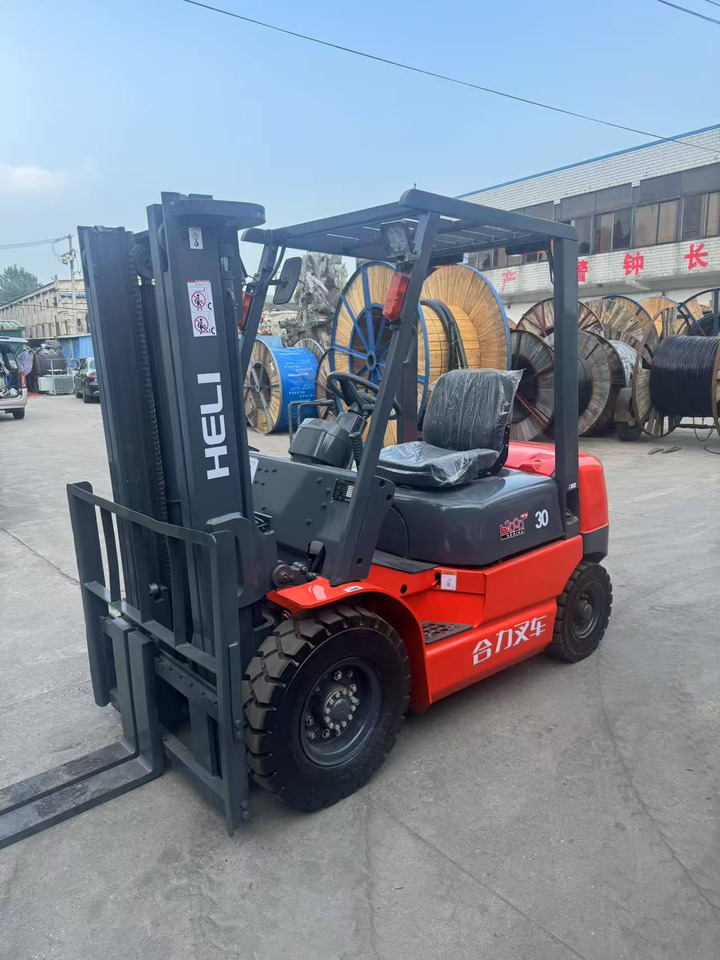 Heli stock new 2024 model 3T diesel forklift Customizable Mast & Clamp - رافعة شوكية ديزل: صورة 1 Heli stock new 2024 model 3T diesel forklift Customizable Mast & Clamp - رافعة شوكية ديزل: صورة 1