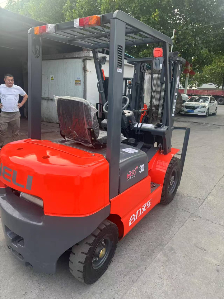 Heli stock new 2024 model 3T diesel forklift Customizable Mast & Clamp - رافعة شوكية ديزل: صورة 3 Heli stock new 2024 model 3T diesel forklift Customizable Mast & Clamp - رافعة شوكية ديزل: صورة 3