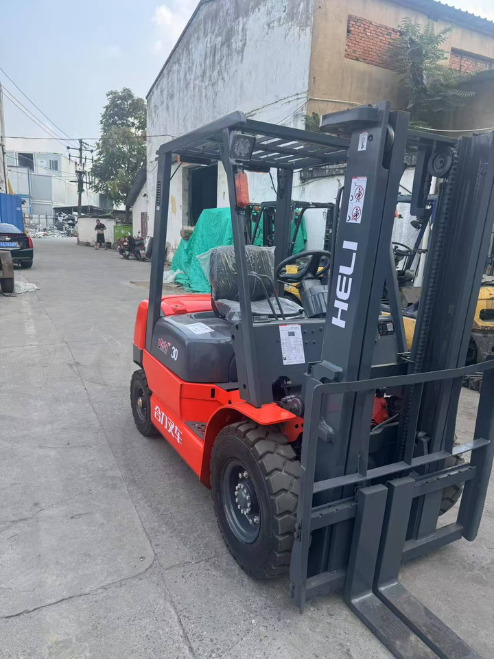 Heli stock new 2024 model 3T diesel forklift Customizable Mast & Clamp - رافعة شوكية ديزل: صورة 2 Heli stock new 2024 model 3T diesel forklift Customizable Mast & Clamp - رافعة شوكية ديزل: صورة 2