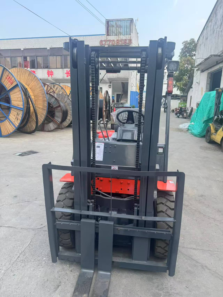 Heli stock new 2024 model 3T diesel forklift Customizable Mast & Clamp - رافعة شوكية ديزل: صورة 5 Heli stock new 2024 model 3T diesel forklift Customizable Mast & Clamp - رافعة شوكية ديزل: صورة 5