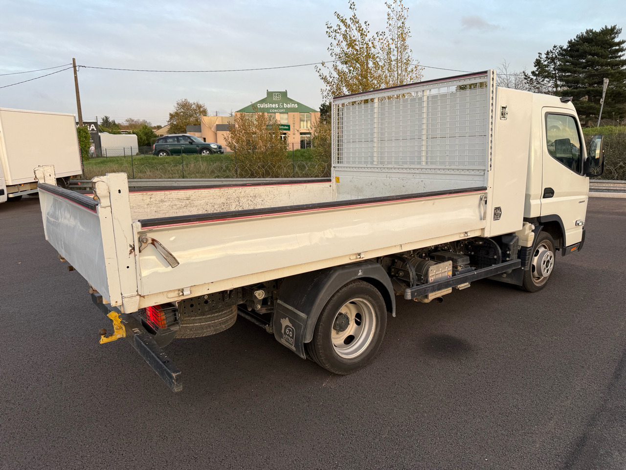 Mitsubishi Canter Fuso - قلاب صغير: صورة 4 Mitsubishi Canter Fuso - قلاب صغير: صورة 4