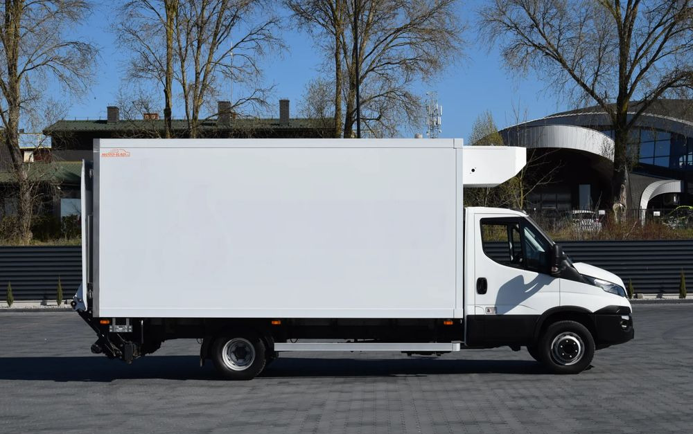 Iveco DAILY 70C18 / 3.0 - 180 KM / AUTOMAT HI-MATIC / 3 OSOBY / CHŁODNIA - MROŹNIA 4,55 M / AGREGAD FRIGOBLOCK / WINDA SORENSEN / KLIMA / TEMPOMAT / KAMERA COFANIA / REGULOWANE ZAWIESZENIE / SERWISOWA - شاحنة مُبرّدة للتوصيل: صورة 4 Iveco DAILY 70C18 / 3.0 - 180 KM / AUTOMAT HI-MATIC / 3 OSOBY / CHŁODNIA - MROŹNIA 4,55 M / AGREGAD FRIGOBLOCK / WINDA SORENSEN / KLIMA / TEMPOMAT / KAMERA COFANIA / REGULOWANE ZAWIESZENIE / SERWISOWA - شاحنة مُبرّدة للتوصيل: صورة 4