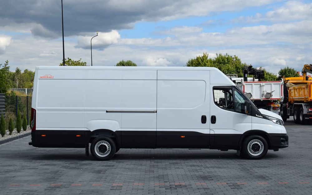 Iveco DAILY MAXI 35S16 / 2.3 - 160 KM / AUTOMAT HI-MATIC / NOWY MODEL / 3 OSOBY / DOSTAWCZE / BLASZAK / KLIMA / 2023 / SERWISOWANY / SPROWADZONY Z NIEMIEC - فان: صورة 4 Iveco DAILY MAXI 35S16 / 2.3 - 160 KM / AUTOMAT HI-MATIC / NOWY MODEL / 3 OSOBY / DOSTAWCZE / BLASZAK / KLIMA / 2023 / SERWISOWANY / SPROWADZONY Z NIEMIEC - فان: صورة 4