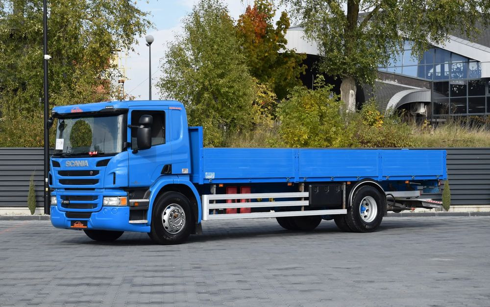 Scania P250 / EURO 6 / SKRZYNIA 7.8 M / WINDA DHOLLANDIA / PODUSZKI NA TYLNEJ OSI / RETARDER / KLIMA / TEMPOMAT / SERWISOWANY / SPROWADZONY - شاحنات مسطحة: صورة 1 Scania P250 / EURO 6 / SKRZYNIA 7.8 M / WINDA DHOLLANDIA / PODUSZKI NA TYLNEJ OSI / RETARDER / KLIMA / TEMPOMAT / SERWISOWANY / SPROWADZONY - شاحنات مسطحة: صورة 1