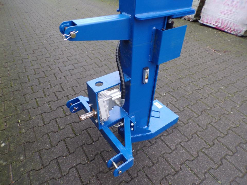 Holzspalter 22 Tonnen für Kleintraktor - آلة تقطيع الخشب: صورة 3 Holzspalter 22 Tonnen für Kleintraktor - آلة تقطيع الخشب: صورة 3