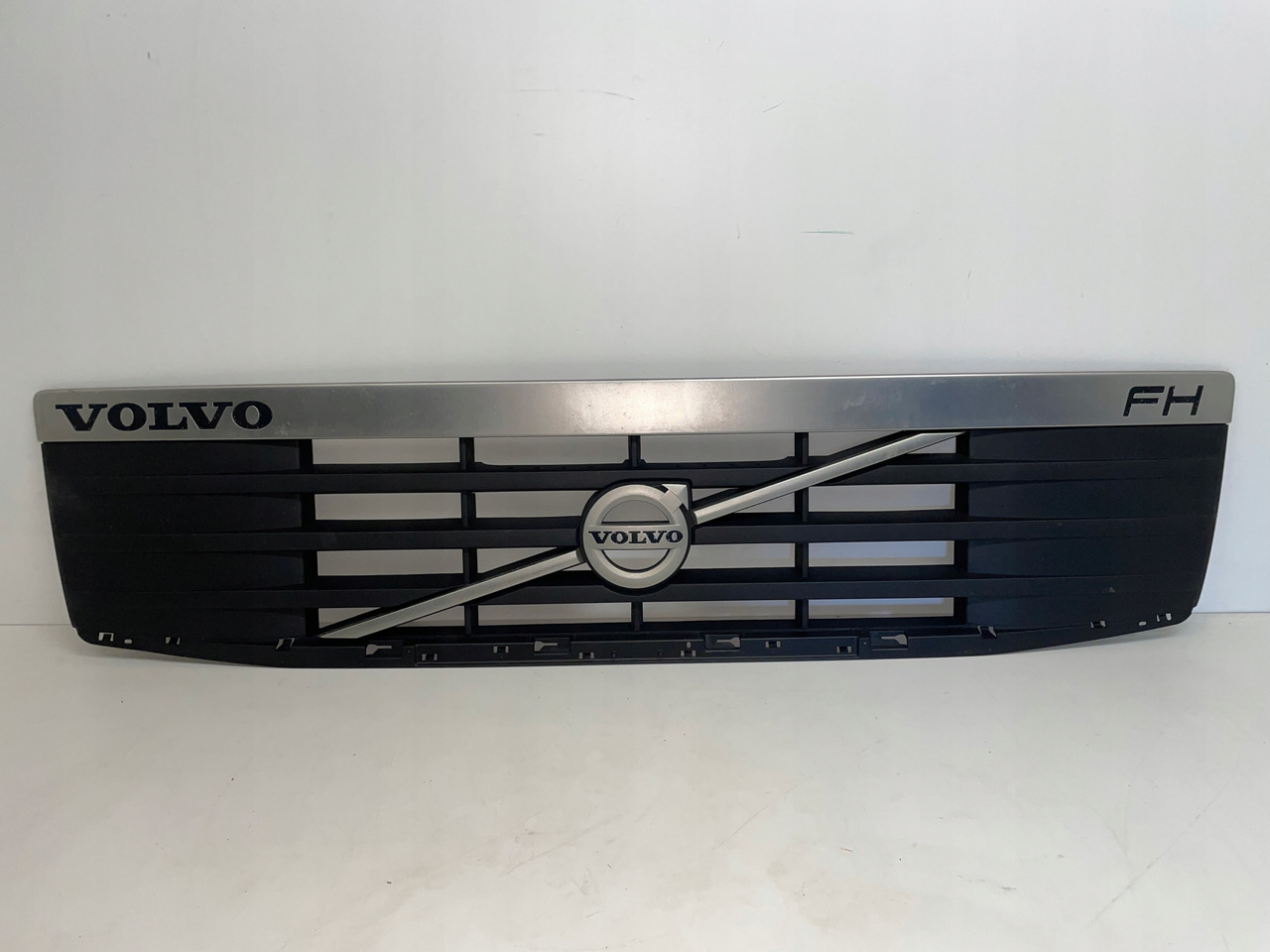 GRILL MASKI ATRAPA VOLVO FH13 FH 13 82255255 - غطاء محرك المركبة - شاحنة: صورة 1 GRILL MASKI ATRAPA VOLVO FH13 FH 13 82255255 - غطاء محرك المركبة - شاحنة: صورة 1