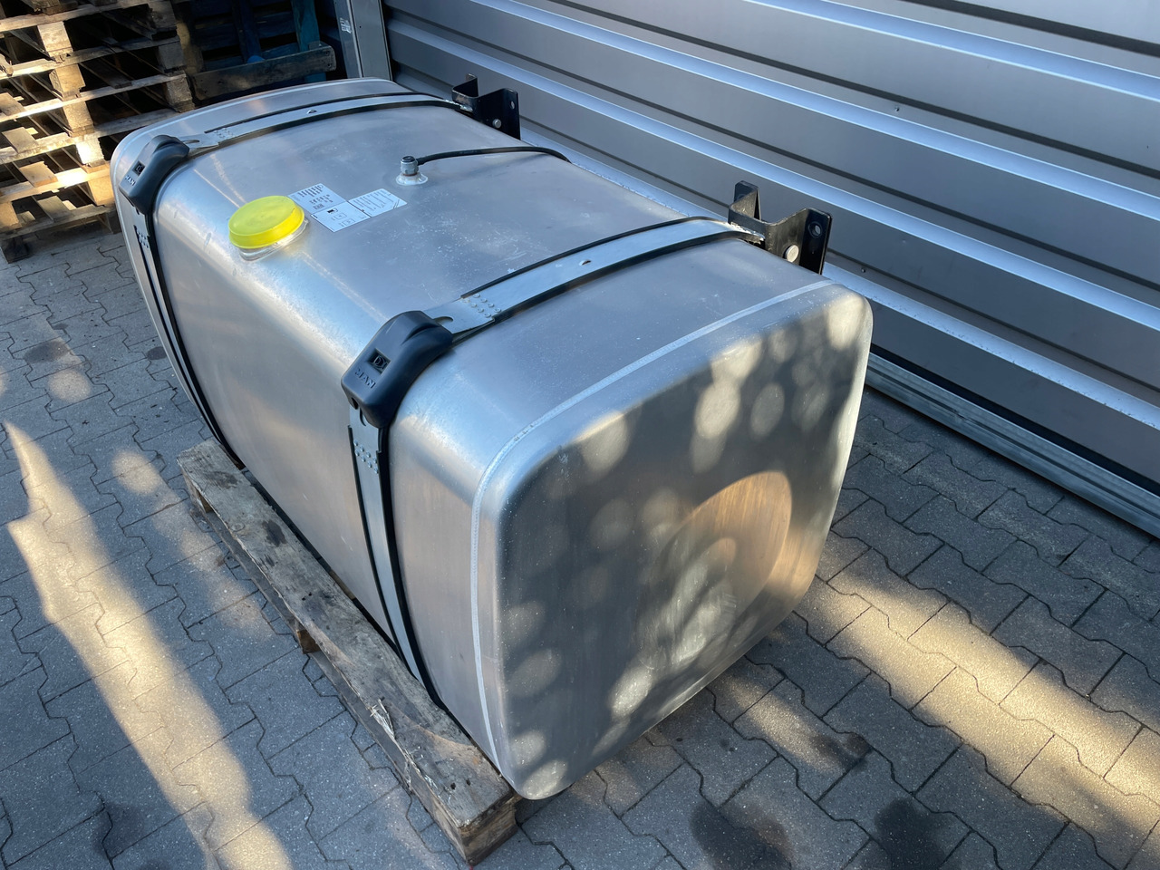 KOMPLETNY ZBIORNIK PALIWA MAN TGX TGS 580 L 81122016936 - خزان الوقود - شاحنة: صورة 4 KOMPLETNY ZBIORNIK PALIWA MAN TGX TGS 580 L 81122016936 - خزان الوقود - شاحنة: صورة 4