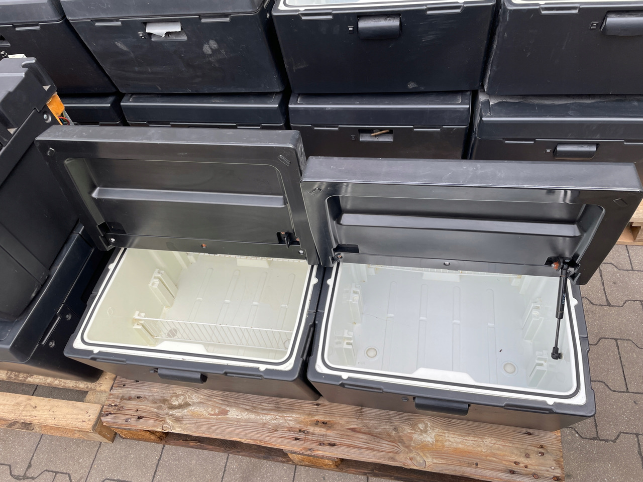 LODÓWKA IVECO HI-WAY HI WAY STRALIS - الكابينة والداخلية - شاحنة: صورة 5 LODÓWKA IVECO HI-WAY HI WAY STRALIS - الكابينة والداخلية - شاحنة: صورة 5