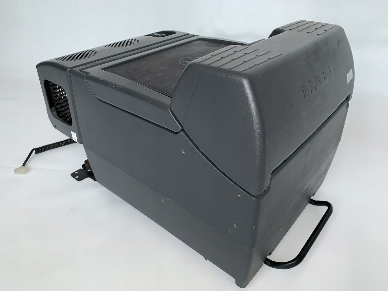 LODÓWKA MAN TGA TGX TGS TGL TGM NR 1057 - الكابينة والداخلية - شاحنة: صورة 1 LODÓWKA MAN TGA TGX TGS TGL TGM NR 1057 - الكابينة والداخلية - شاحنة: صورة 1