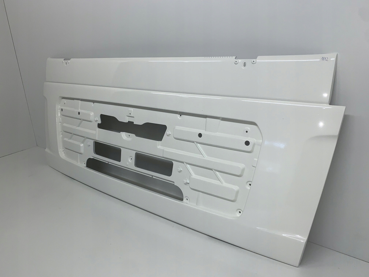 MASKA ATRAPA GRILL MAN TGL TGM NR 1812 - غطاء محرك المركبة - شاحنة: صورة 2 MASKA ATRAPA GRILL MAN TGL TGM NR 1812 - غطاء محرك المركبة - شاحنة: صورة 2