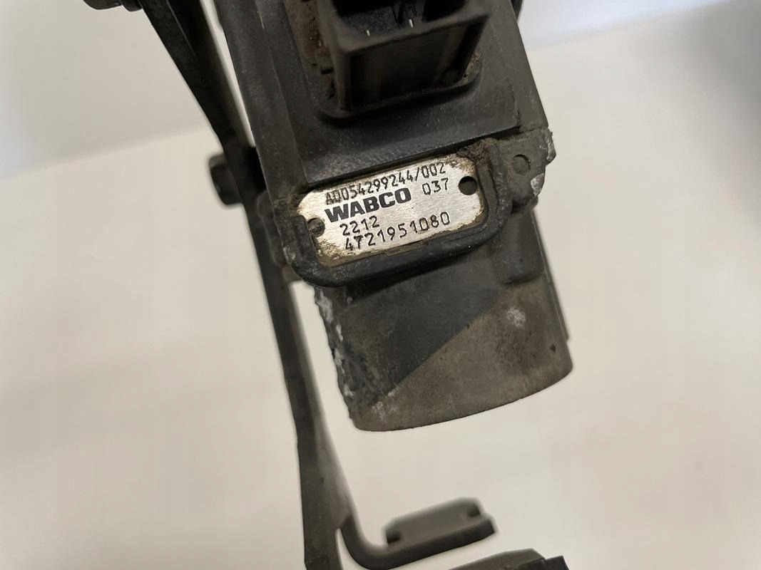 ZAWÓR CIŚNIENIA MERCEDES ACTROS MP4 A0054299244 - تعليق - شاحنة: صورة 2 ZAWÓR CIŚNIENIA MERCEDES ACTROS MP4 A0054299244 - تعليق - شاحنة: صورة 2