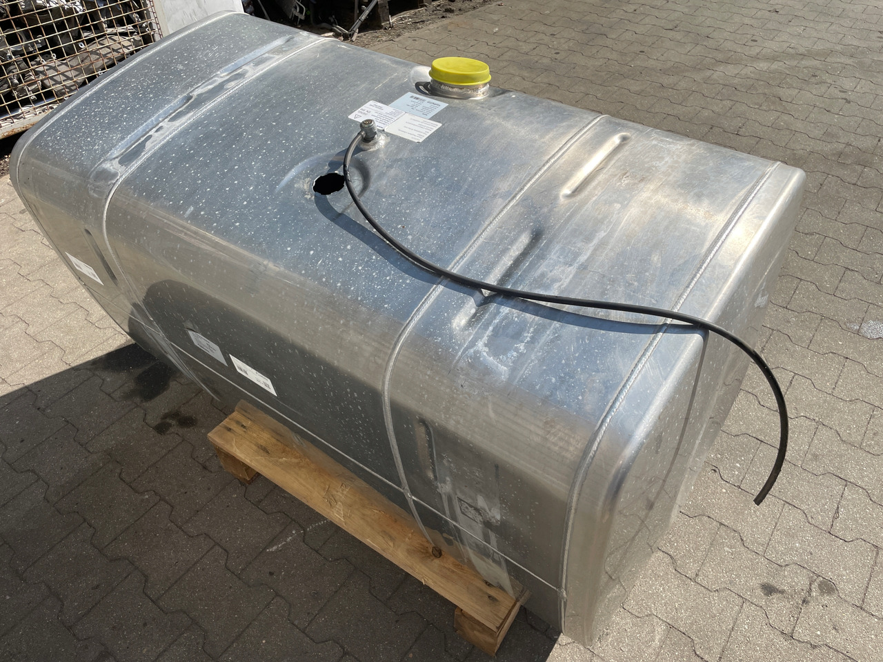 ZBIORNIK NA PALIWO MAN TGX TGS 580 L 81122016684 - خزان الوقود - شاحنة: صورة 4 ZBIORNIK NA PALIWO MAN TGX TGS 580 L 81122016684 - خزان الوقود - شاحنة: صورة 4