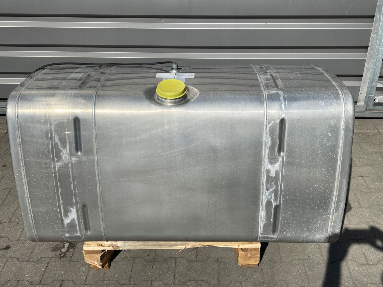 ZBIORNIK NA PALIWO MAN TGX TGS 580 L 81122016684 - خزان الوقود - شاحنة: صورة 2 ZBIORNIK NA PALIWO MAN TGX TGS 580 L 81122016684 - خزان الوقود - شاحنة: صورة 2