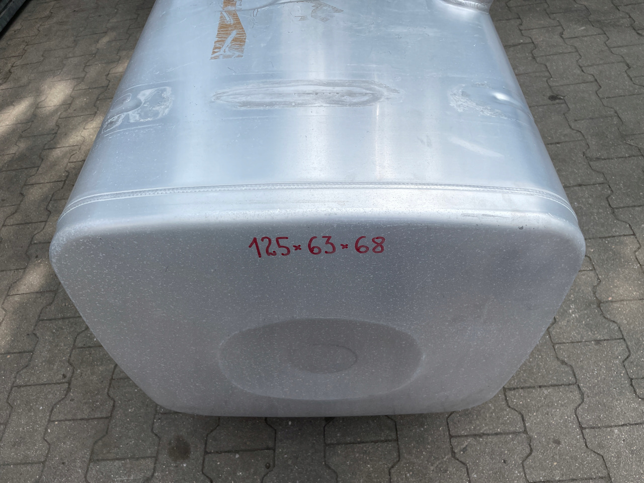 ZBIORNIK PALIWA 490L MAN TGX TGS TGA 81122016732 - خزان الوقود - شاحنة: صورة 3 ZBIORNIK PALIWA 490L MAN TGX TGS TGA 81122016732 - خزان الوقود - شاحنة: صورة 3