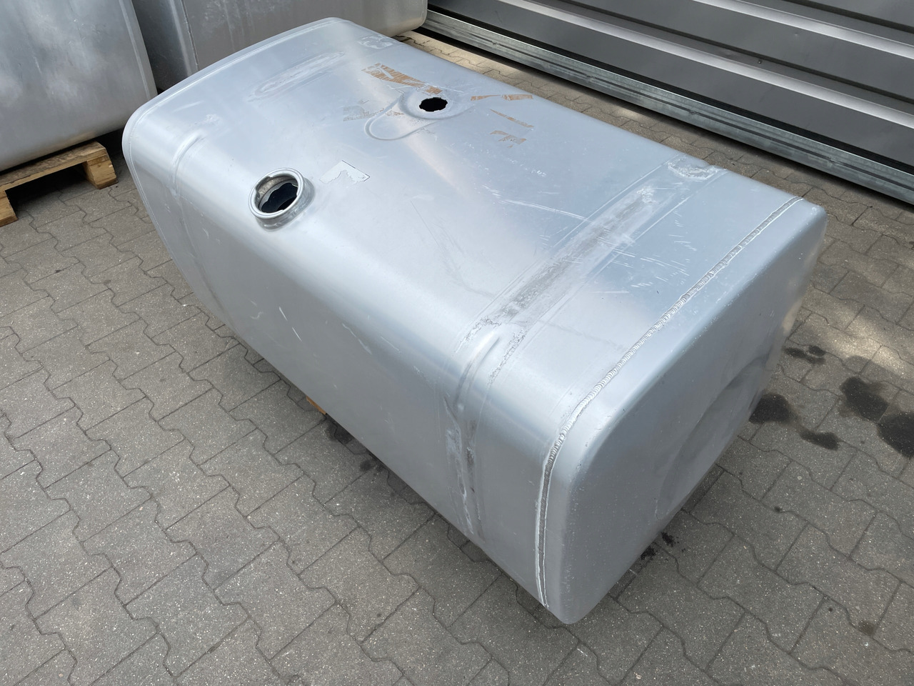 ZBIORNIK PALIWA 490L MAN TGX TGS TGA 81122016732 - خزان الوقود - شاحنة: صورة 4 ZBIORNIK PALIWA 490L MAN TGX TGS TGA 81122016732 - خزان الوقود - شاحنة: صورة 4
