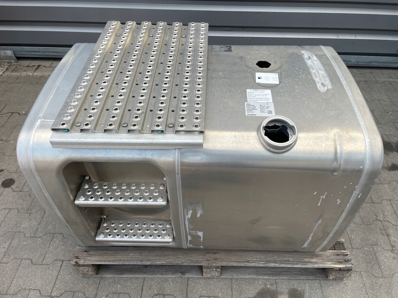 ZBIORNIK PALIWA MAN TGA TGX TGS 460 L 81122016831 - خزان الوقود - شاحنة: صورة 1 ZBIORNIK PALIWA MAN TGA TGX TGS 460 L 81122016831 - خزان الوقود - شاحنة: صورة 1