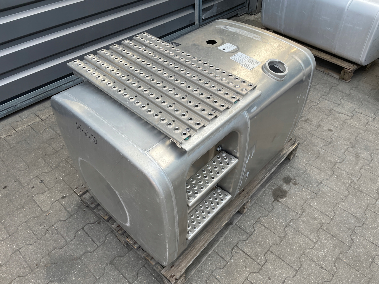 ZBIORNIK PALIWA MAN TGA TGX TGS 460 L 81122016831 - خزان الوقود - شاحنة: صورة 2 ZBIORNIK PALIWA MAN TGA TGX TGS 460 L 81122016831 - خزان الوقود - شاحنة: صورة 2