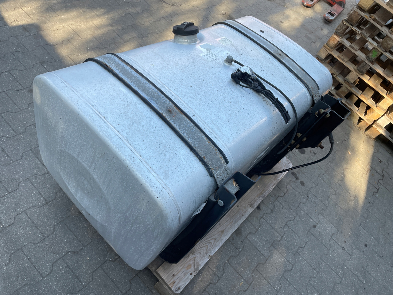 ZBIORNIK PALIWA MAN TGA TGX TGS 480 L LOW DECK 81122015841 - خزان الوقود - شاحنة: صورة 4 ZBIORNIK PALIWA MAN TGA TGX TGS 480 L LOW DECK 81122015841 - خزان الوقود - شاحنة: صورة 4