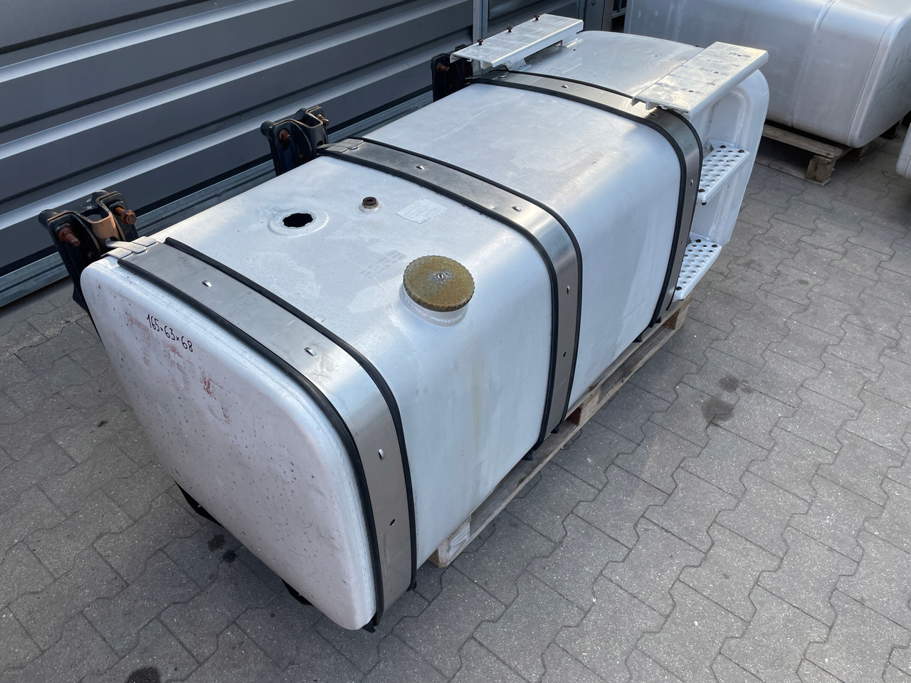 ZBIORNIK PALIWA MAN TGA TGX TGS 590 L 81122015663 - خزان الوقود - شاحنة: صورة 2 ZBIORNIK PALIWA MAN TGA TGX TGS 590 L 81122015663 - خزان الوقود - شاحنة: صورة 2