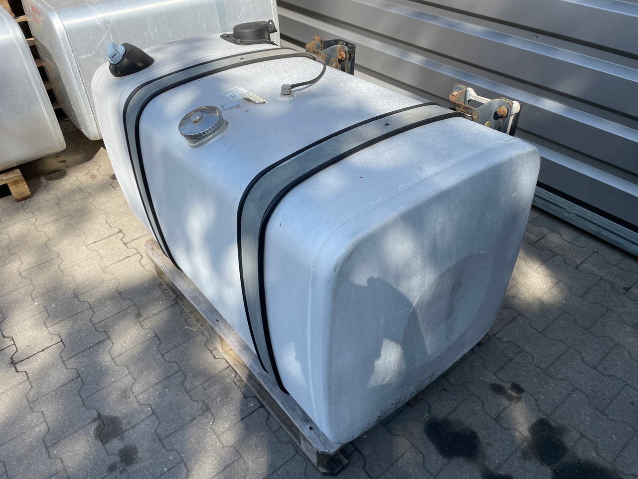 ZBIORNIK PALIWA MAN TGX TGS 470 L 85 ADBLUE 135X70X70 - خزان الوقود - شاحنة: صورة 4 ZBIORNIK PALIWA MAN TGX TGS 470 L 85 ADBLUE 135X70X70 - خزان الوقود - شاحنة: صورة 4