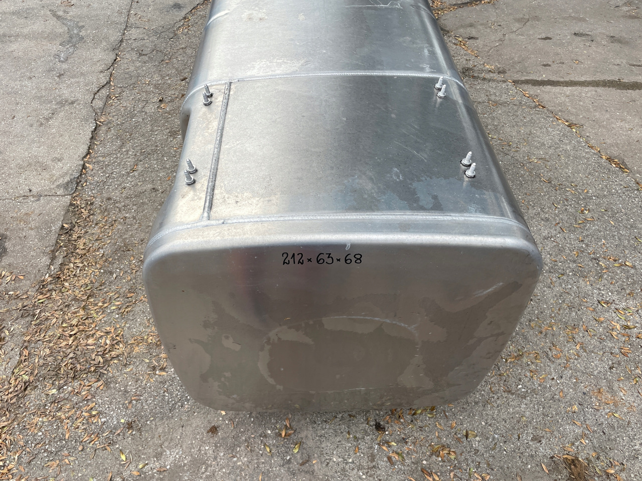 ZBIORNIK PALIWA MAN TGX TGS 680 L 75 AD BLUE 81122016726 - خزان الوقود - شاحنة: صورة 4 ZBIORNIK PALIWA MAN TGX TGS 680 L 75 AD BLUE 81122016726 - خزان الوقود - شاحنة: صورة 4