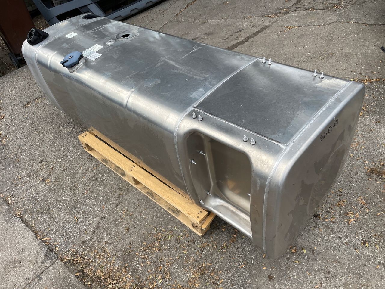 ZBIORNIK PALIWA MAN TGX TGS 680 L 75 AD BLUE 81122016726 - خزان الوقود - شاحنة: صورة 3 ZBIORNIK PALIWA MAN TGX TGS 680 L 75 AD BLUE 81122016726 - خزان الوقود - شاحنة: صورة 3