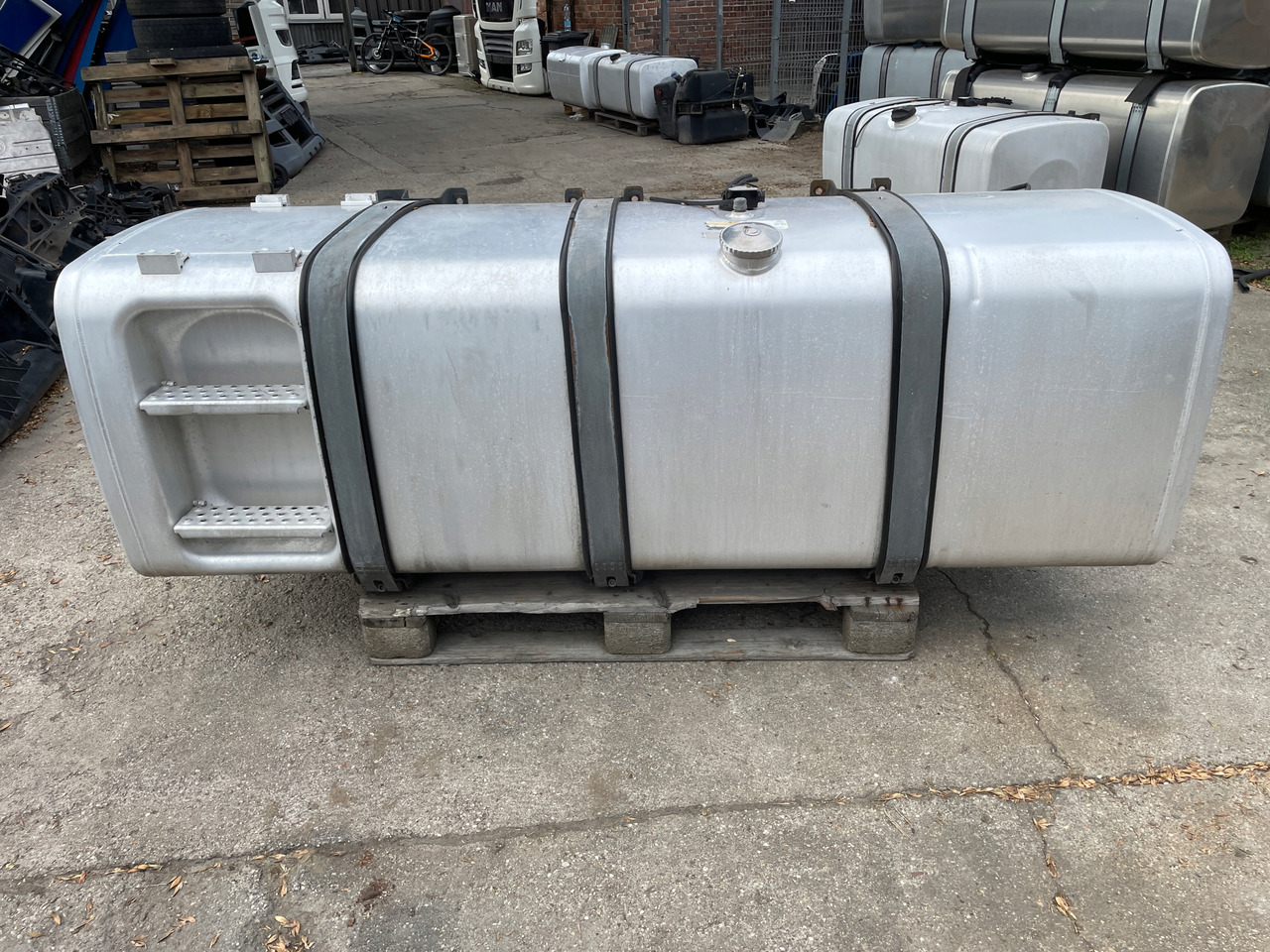 ZBIORNIK PALIWA MAN TGX TGS TGX3 TG3 910 L 81122016846 - خزان الوقود - شاحنة: صورة 1 ZBIORNIK PALIWA MAN TGX TGS TGX3 TG3 910 L 81122016846 - خزان الوقود - شاحنة: صورة 1