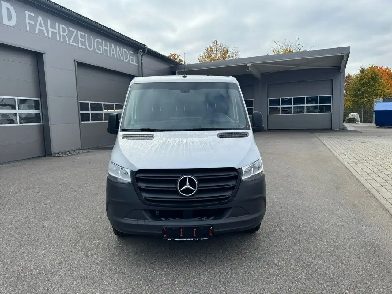 Mercedes-Benz Sprinter 317 CDI Flach Lang Silber Klima MBUX - فان: صورة 2 Mercedes-Benz Sprinter 317 CDI Flach Lang Silber Klima MBUX - فان: صورة 2