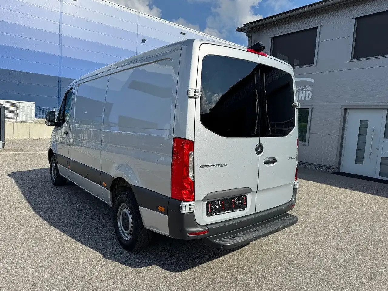 Mercedes-Benz Sprinter 317 CDI Lang Silber MBUX RWD Klima - فان: صورة 5 Mercedes-Benz Sprinter 317 CDI Lang Silber MBUX RWD Klima - فان: صورة 5