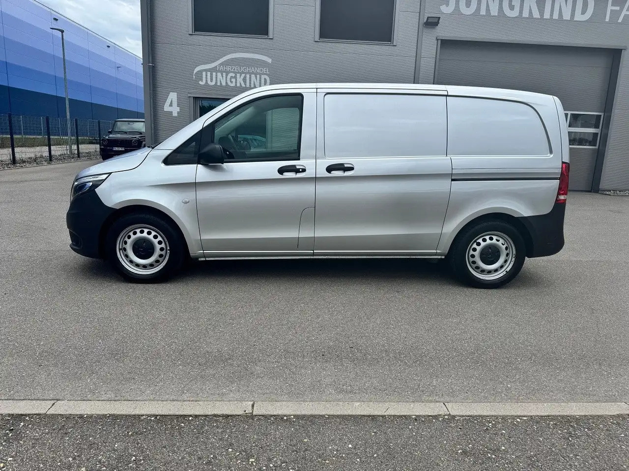 Mercedes-Benz Vito 114 CDI Kompakt Silber Klima Bott - فان: صورة 3 Mercedes-Benz Vito 114 CDI Kompakt Silber Klima Bott - فان: صورة 3