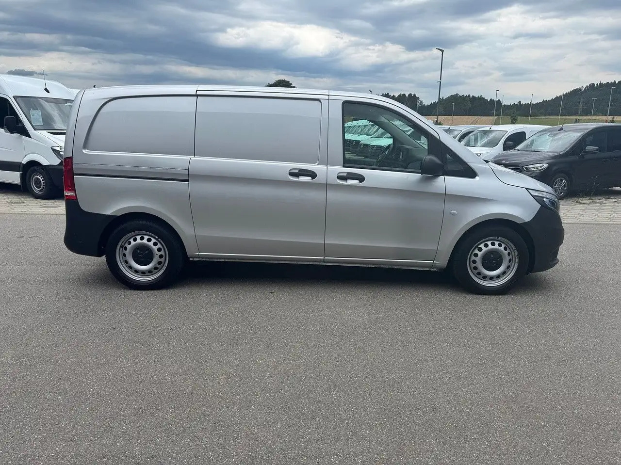 Mercedes-Benz Vito 114 CDI Kompakt Silber Klima Bott - فان: صورة 4 Mercedes-Benz Vito 114 CDI Kompakt Silber Klima Bott - فان: صورة 4