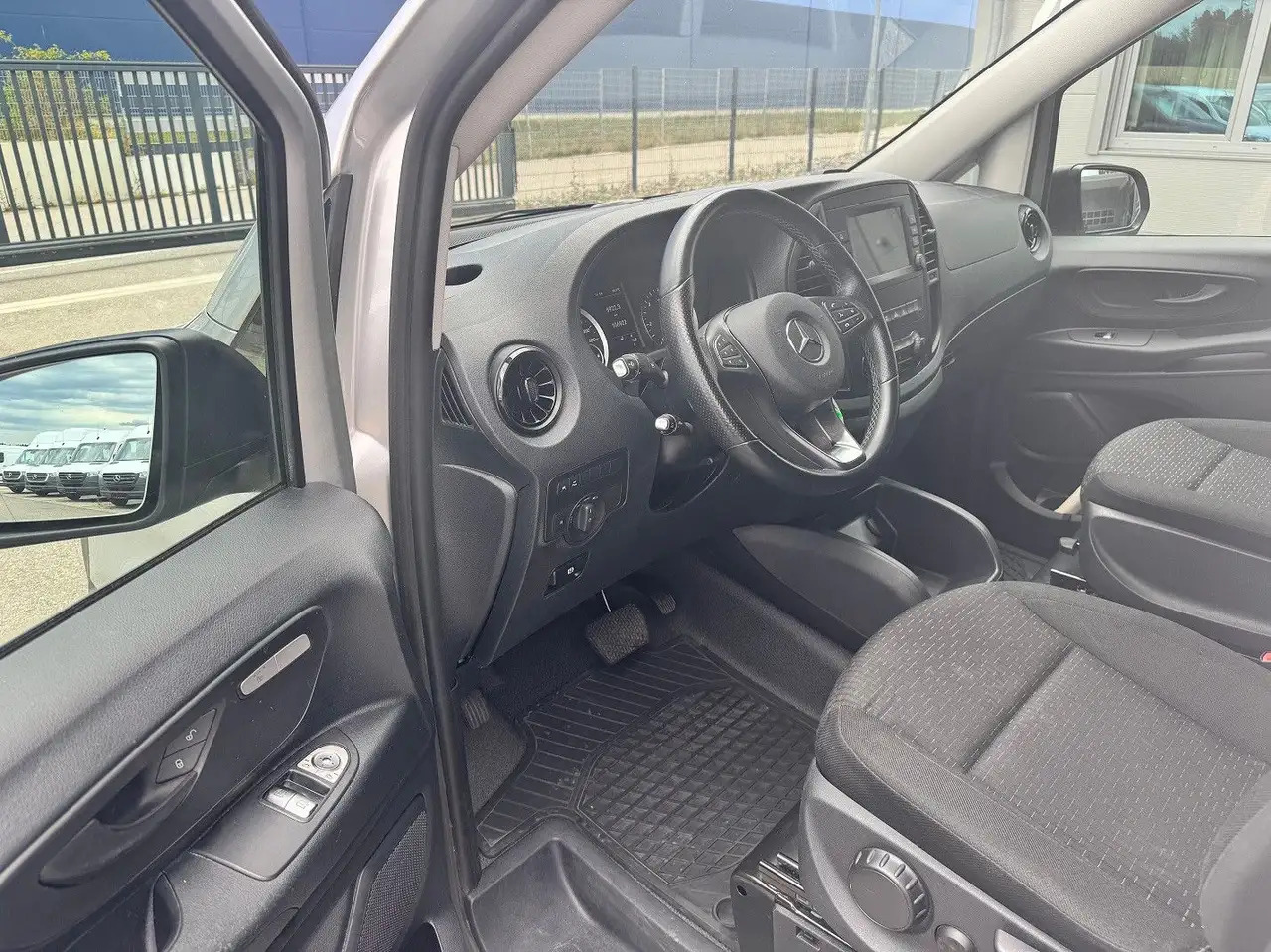 فان Mercedes-Benz Vito 114 CDI Kompakt Silber Klima Bott: صورة 11 فان Mercedes-Benz Vito 114 CDI Kompakt Silber Klima Bott: صورة 11