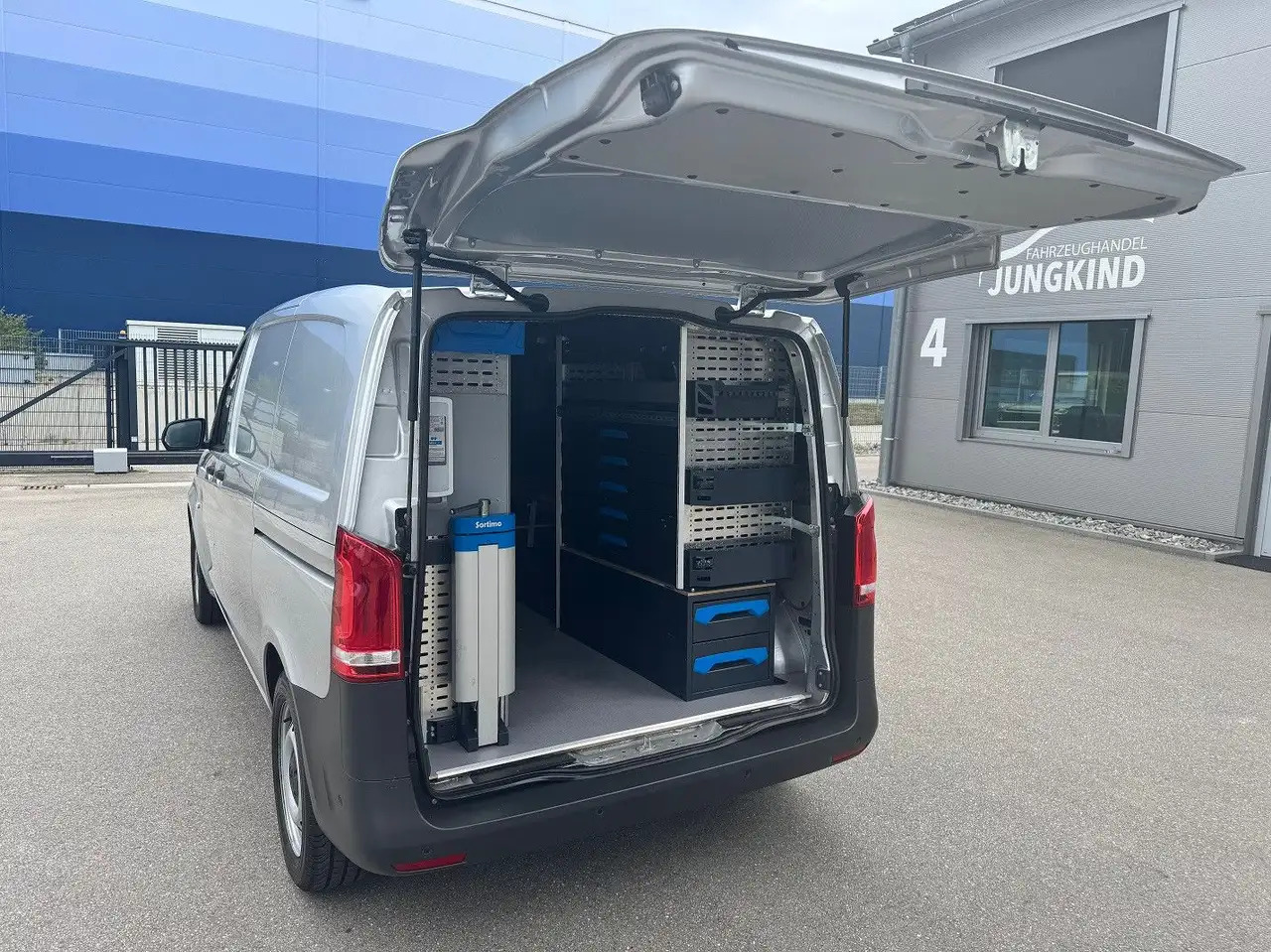 فان Mercedes-Benz Vito 114 CDI Kompakt Silber Klima Bott: صورة 10 فان Mercedes-Benz Vito 114 CDI Kompakt Silber Klima Bott: صورة 10