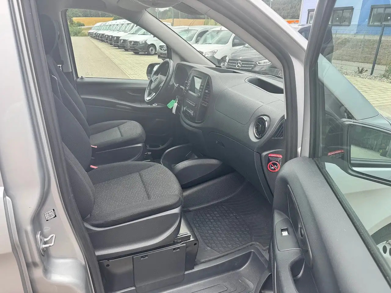 فان Mercedes-Benz Vito 114 CDI Kompakt Silber Klima Bott: صورة 12 فان Mercedes-Benz Vito 114 CDI Kompakt Silber Klima Bott: صورة 12