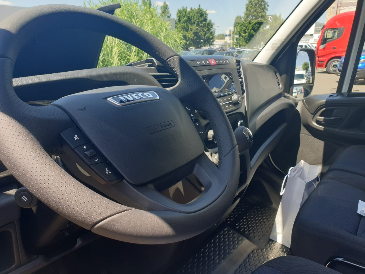 IVECO Daily 35S14 with Zanotti Z350 0°C Refrigeration (5 vehicles in stock) - شاحنة مُبرّدة للتوصيل: صورة 5 IVECO Daily 35S14 with Zanotti Z350 0°C Refrigeration (5 vehicles in stock) - شاحنة مُبرّدة للتوصيل: صورة 5