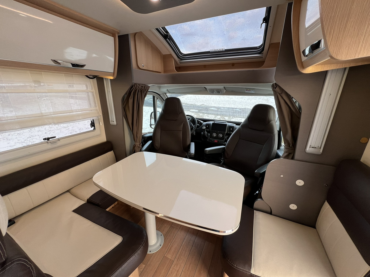 FORSTER T 699 EB Hubbett - Markise - Fahrradtr. - موتر هوم شبه متكامل: صورة 3 FORSTER T 699 EB Hubbett - Markise - Fahrradtr. - موتر هوم شبه متكامل: صورة 3