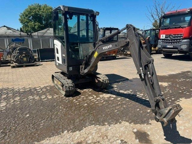 Volvo EC18D - حفارة مُصَّغرة: صورة 1 Volvo EC18D - حفارة مُصَّغرة: صورة 1