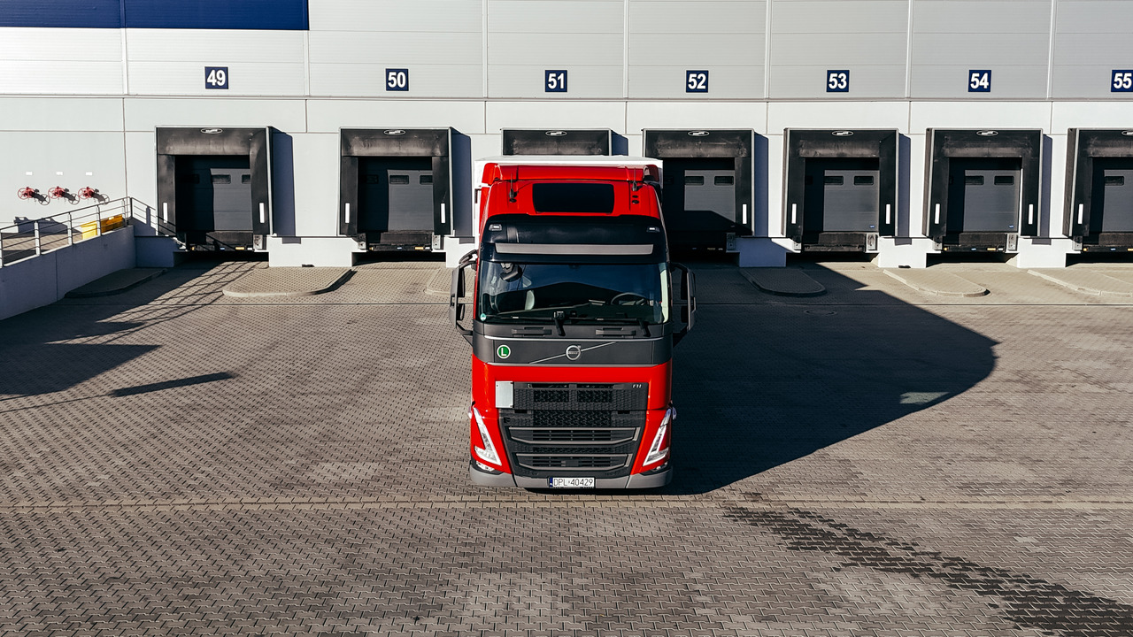 Volvo FH - شاحنة ستارة: صورة 3 Volvo FH - شاحنة ستارة: صورة 3