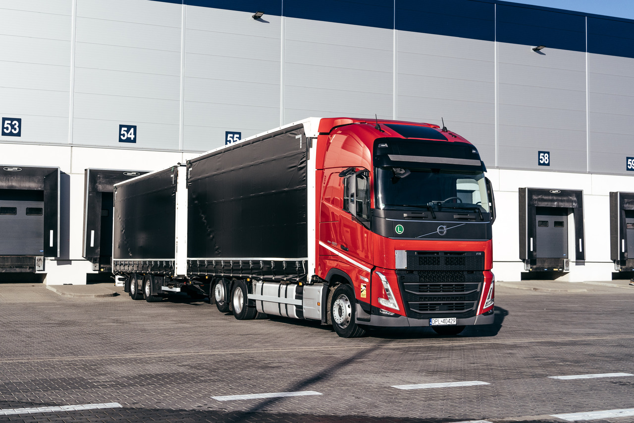 Volvo FH - شاحنة ستارة: صورة 1 Volvo FH - شاحنة ستارة: صورة 1