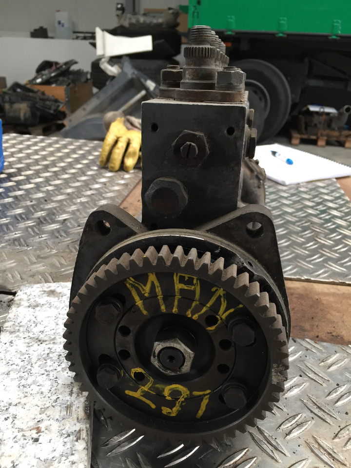 Gebrauchte Einspritzpumpe MAN 291, 6 Zylinder, Bosch - Nr. : PES 6P120 A720LS388 - مضخة وقود - شاحنة: صورة 3 Gebrauchte Einspritzpumpe MAN 291, 6 Zylinder, Bosch - Nr. : PES 6P120 A720LS388 - مضخة وقود - شاحنة: صورة 3